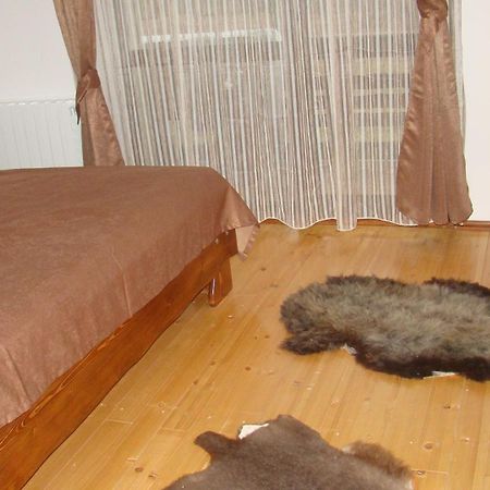 Cabana Barlogul Lupilor Villa Berevoesti Esterno foto