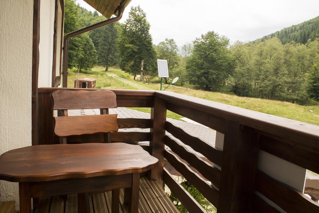 Cabana Barlogul Lupilor Villa Berevoesti Esterno foto