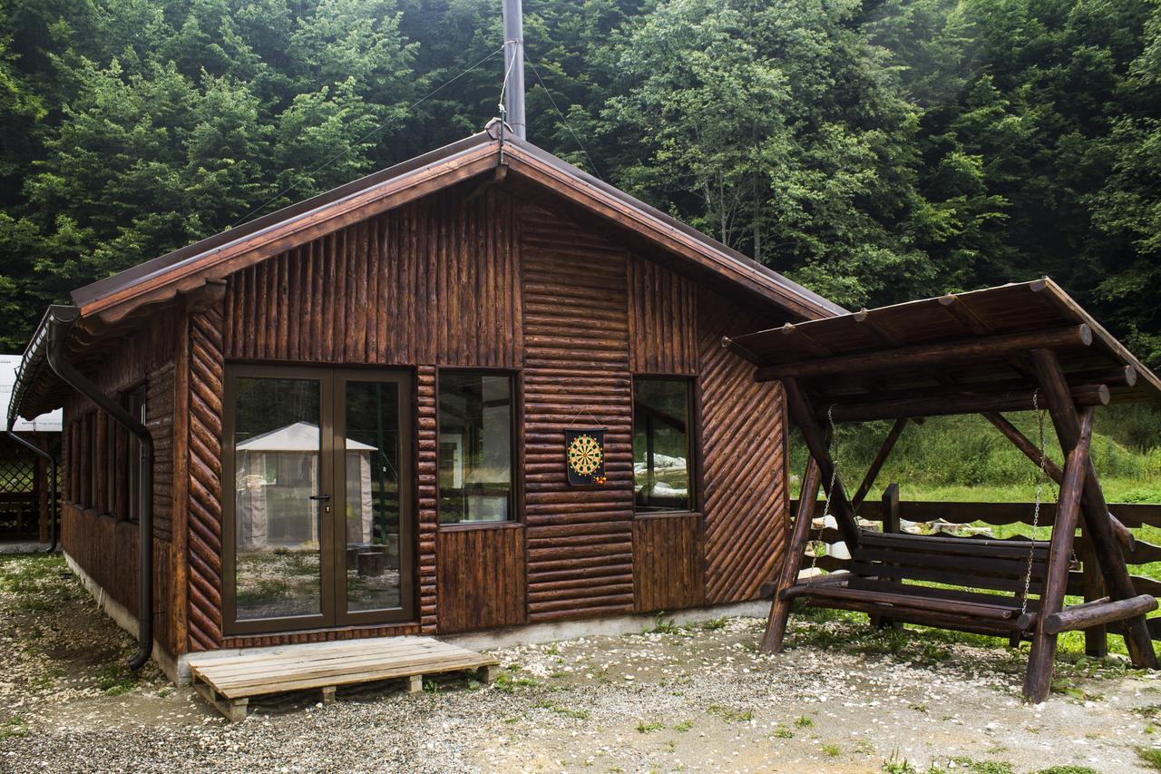 Cabana Barlogul Lupilor Villa Berevoesti Esterno foto