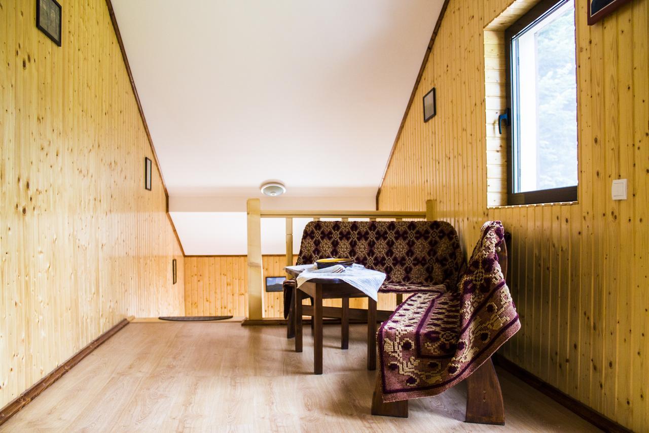 Cabana Barlogul Lupilor Villa Berevoesti Esterno foto
