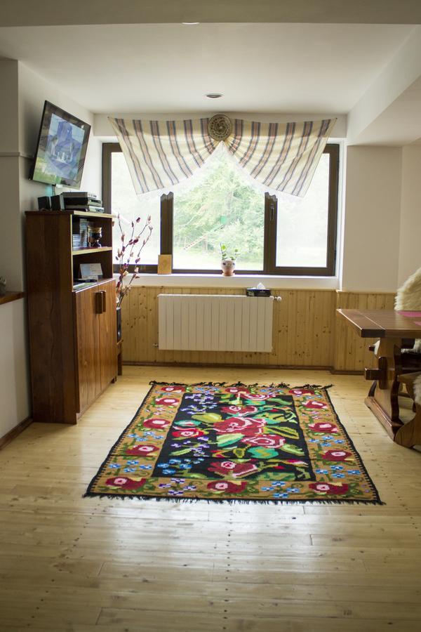 Cabana Barlogul Lupilor Villa Berevoesti Esterno foto