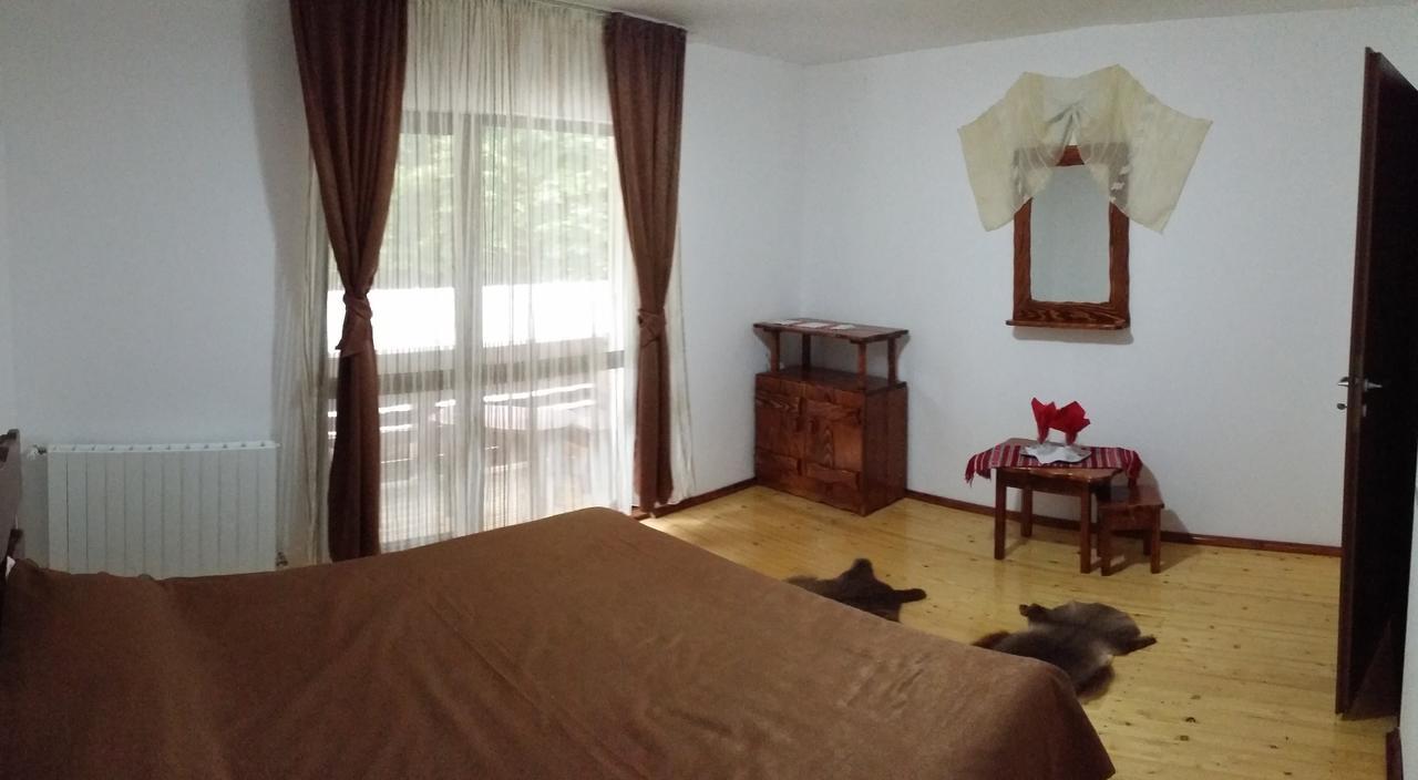 Cabana Barlogul Lupilor Villa Berevoesti Camera foto