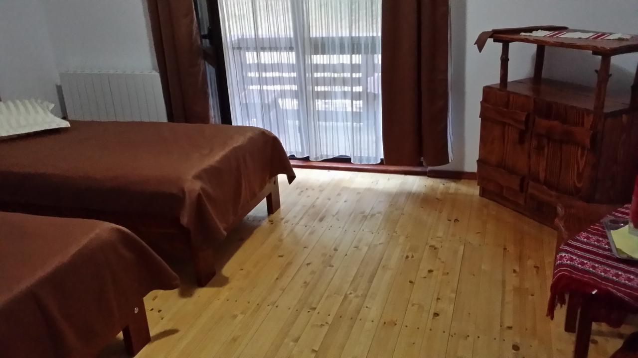 Cabana Barlogul Lupilor Villa Berevoesti Esterno foto