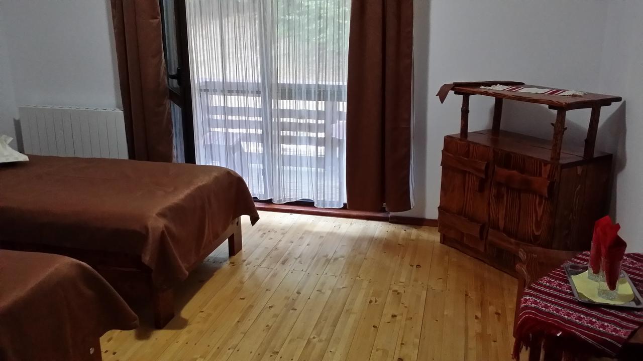 Cabana Barlogul Lupilor Villa Berevoesti Esterno foto