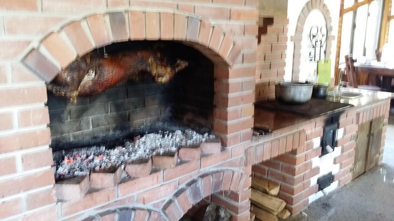Cabana Barlogul Lupilor Villa Berevoesti Esterno foto
