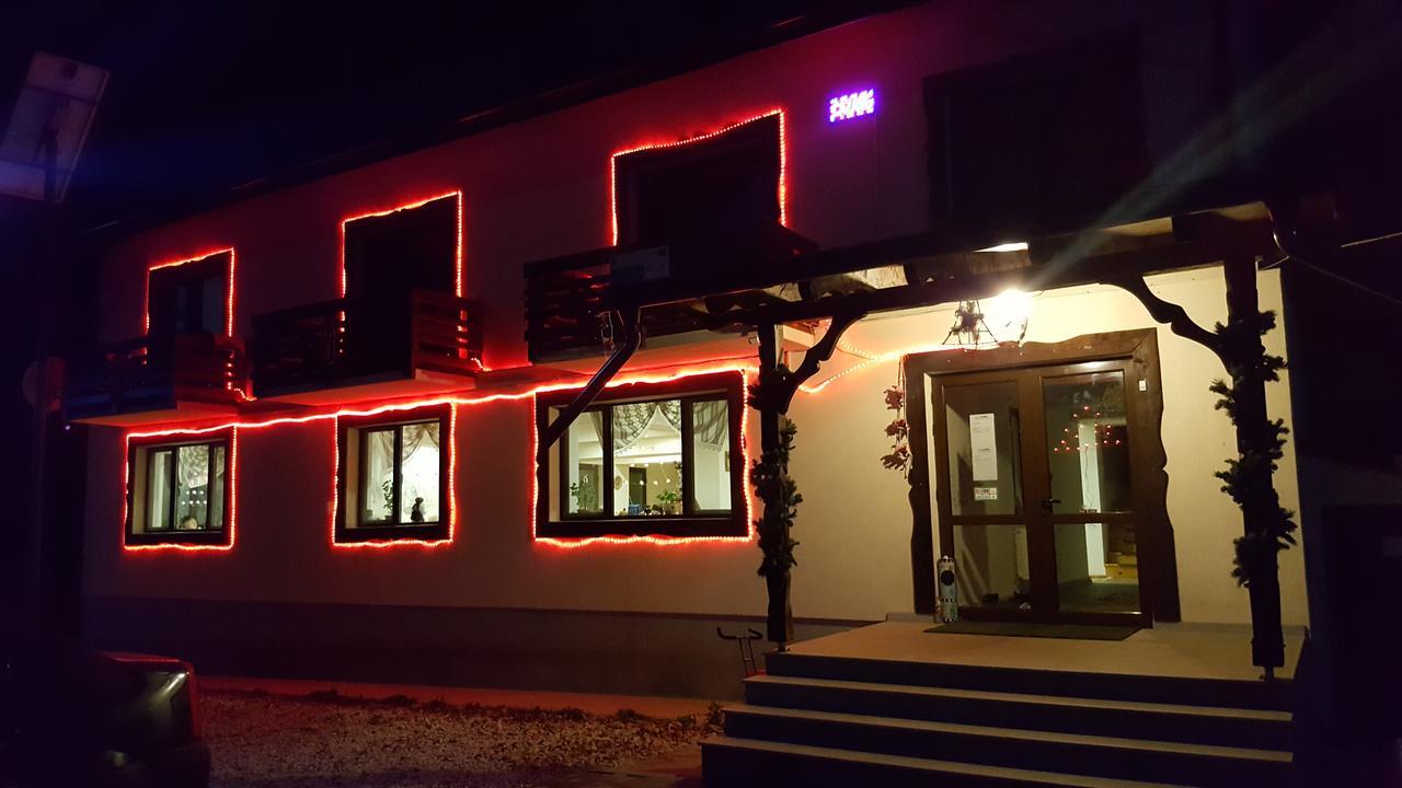 Cabana Barlogul Lupilor Villa Berevoesti Esterno foto